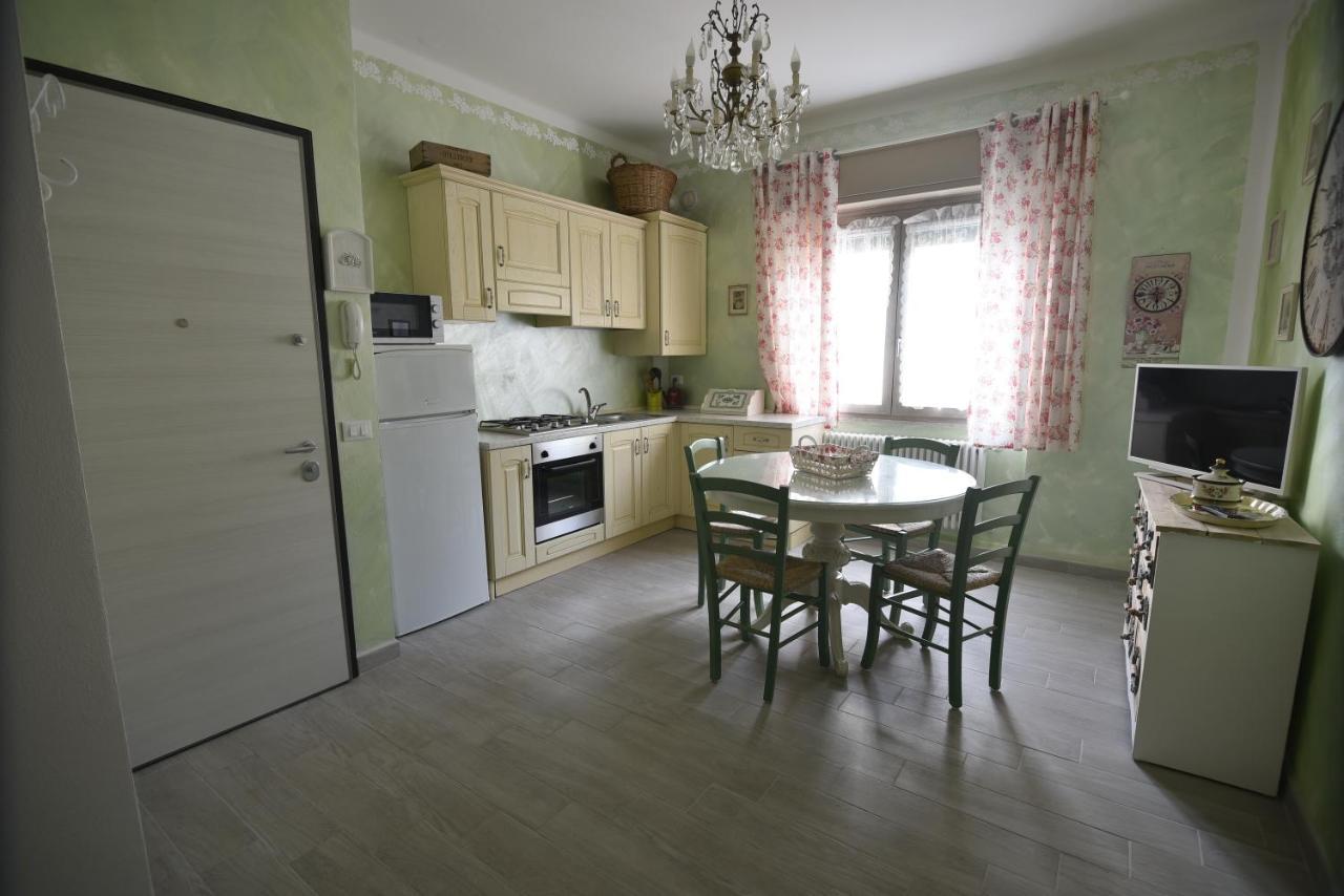 Le Bouganville Apartment Desenzano del Garda Esterno foto