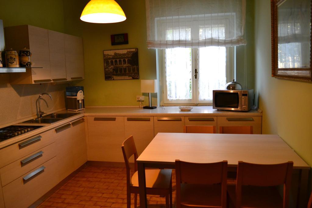 Le Bouganville Apartment Desenzano del Garda Camera foto