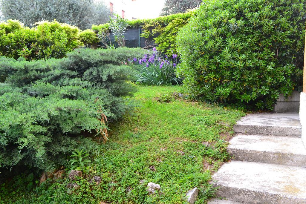 Le Bouganville Apartment Desenzano del Garda Esterno foto