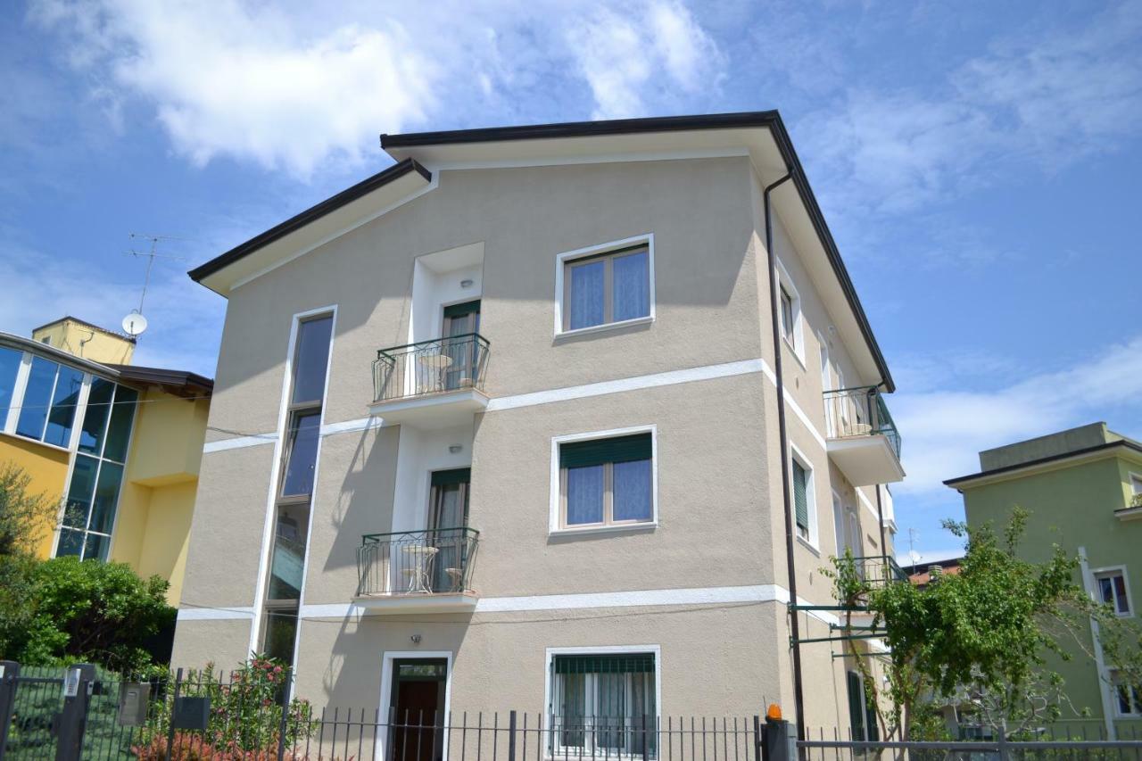 Le Bouganville Apartment Desenzano del Garda Esterno foto