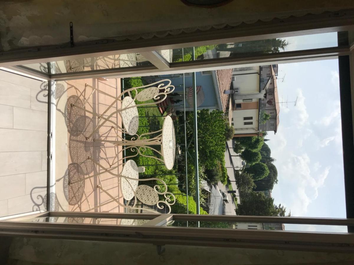Le Bouganville Apartment Desenzano del Garda Esterno foto
